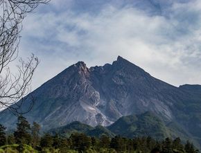 Gunung Merapi Erupsi Lagi, Tinggi Kolom hingga 2.000 Meter