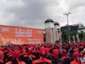 Demo Tolak Kenaikan Harga BBM, Buruh 'Tagih' Tangisan Puan Maharani