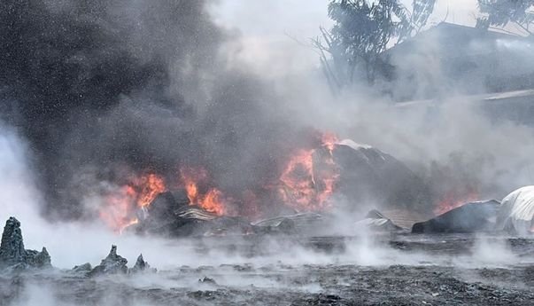 Gudang Penggilingan Plastik di Tangerang Kebakaran, Diduga karena Arus Pendek Listrik