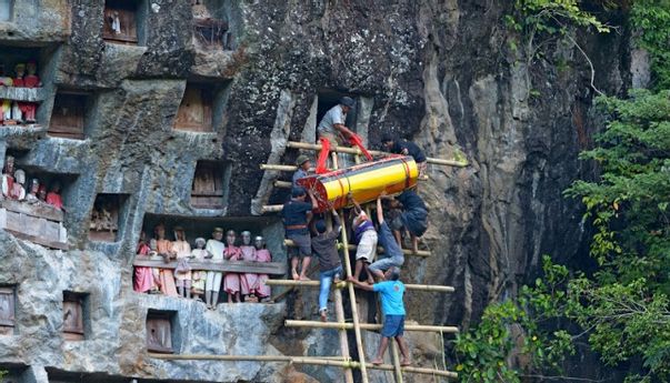 Rambu Solo, Upacara Pemakaman Bak Pesta Sebagai Tanda Penghormatan Terakhir
