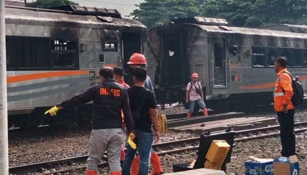 Tiga Gerbong Kereta Api Cadangan Terbakar di Stasiun Tugu Yogyakarta