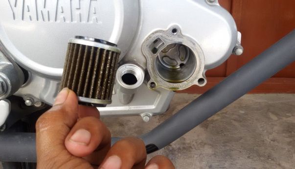 Kapan Harus Mengganti Filter Oli Mesin Motor?
