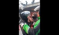 Demo UU Ciptaker di Jogja: Viral Video Mahasiswa dan Ojol Bantu Polisi Oles Pasta Gigi Halau Gas Air Mata