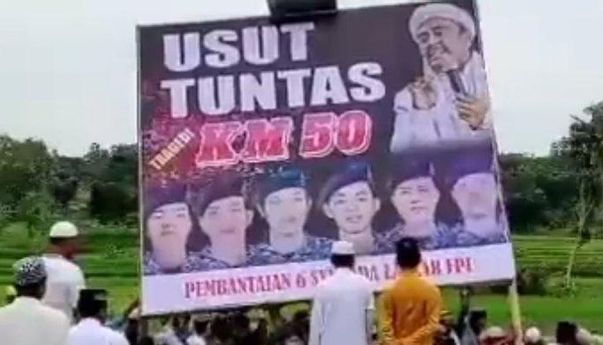 Warga Madura Jaga Baliho ‘Usut Tuntas Tragedi KM 50’ Siang dan Malam, Takut Jenderal Dudung Menurunkannya?