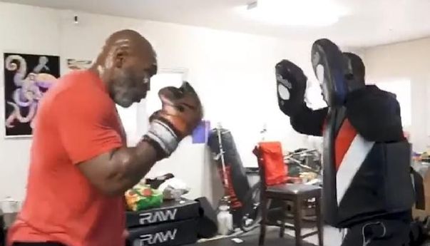 Tetap Gahar di Usia 53 Tahun, Ini Kesaksian Pelatih Usai Terima Tinju Mematikan Mike Tyson
