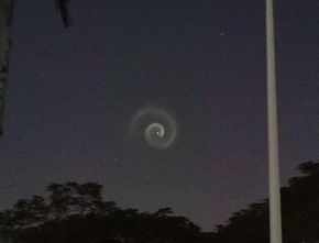 Penampakan Obyek Spiral Misterius di Langit Hebohkan Penduduk Pulau Ini, UFO?