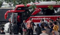 Hasto Pakai Bus Merah Putih Penuhi Panggilan KPK Hari Ini