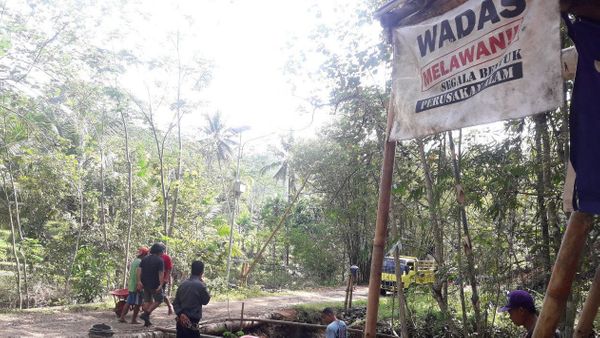 Desa Wadas Masih Mencekam: Polisi Bersenjata Lengkap Siaga, Warga Mengungsi, hingga Banyak Anak Tak Bisa Sekolah