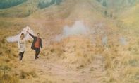 Beredar Hasil Foto Prewedding Sebabkan Gunung Bromo Kebakaran, Dihujat Netizen: Jelek Banget