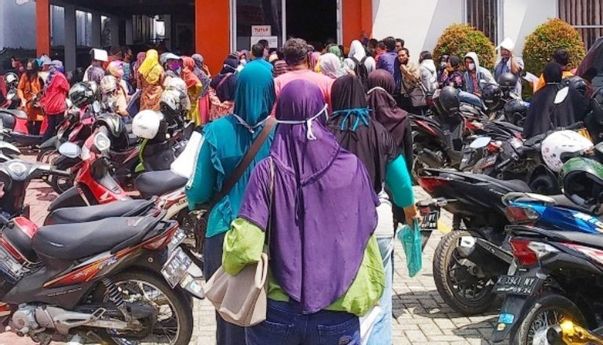 Berita Seputar Jateng: Pelaku UMKM di Blora Desak-desakan Urus izin Usaha Demi Dapatkan Bantuan Rp 2,4 Juta