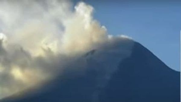 Siaga! Gunung Merapi Luncurkan Awan Panas Radius 1.300 Meter ke Arah Tenggara dan Barat Daya