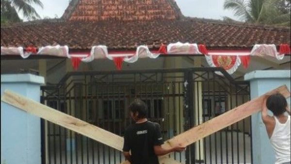 Berita Jateng: Balai Desa Disegel Warga karena Kesal Laporan Perangkat Desa Selingkuh Tak Digubris