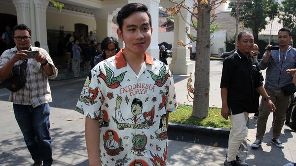 Ini Alasan Kuat Gibran Rakabuming Larang Relawan Jokowi Mania Polisikan Ubedilah Badrun