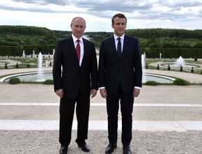 Presiden Prancis Emmanuel Macron terbang ke Moskow dalam Langkah Jalani Misi Diplomatik Berisiko