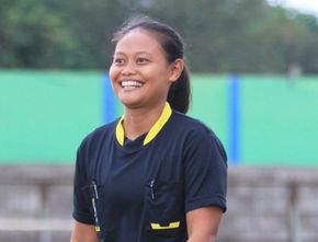 Dewi Latifah Bakul Angkringan yang Jadi Wasit Putri Sepakbola Nasional