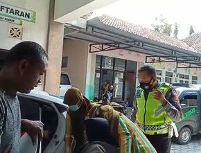 Siti yang Mau Mudik Alami Kontraksi Hebat di Bus, Minta Turun di Terminal dan Dievakuasi Pak Polisi