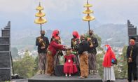 Permintaan Unik dalam Ritual Pemotongan Rambut Gimbal di Dieng, dari Bakso hingga HP