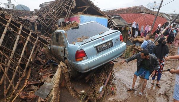 Mengerikan! Banjir Bandang Sukabumi Renggut Dua Nyawa dan Rendam Pabrik Aqua