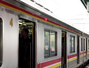 Jam Pulang Kantor Commuter Line Malah Gangguan, Warganet: Jangan Busy Day!