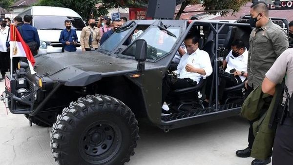 Biasanya Mercy atau Alphard, tapi Jokowi Malah Pilih Kendaraan Ini Saat di Pulau Samosir