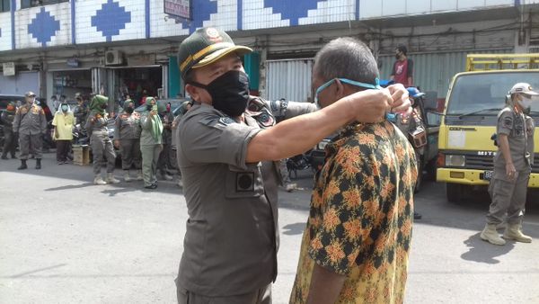 Berita Jateng: Tak Pakai Masker di Sukoharjo, Siap-Siap KTP Anda Disita