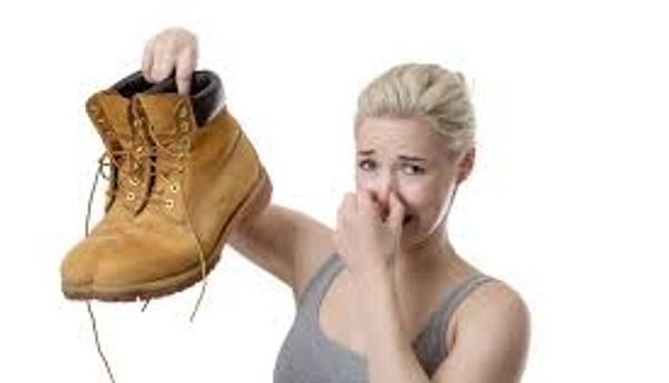 Menghilangkan bau pada sepatu tanpa ribet harus mencuci