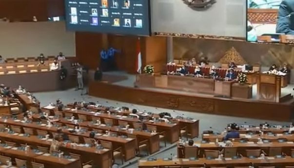 Tok! DPR Resmi Sahkan Omnibus Law RUU Cipta Kerja