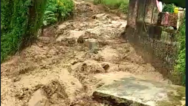 Kabar Duka Saat Idulfitri, Kota Parapat Diterjang Banjir Bandang Jalanan Dipenuhi Lumpur
