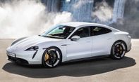 Porsche Taycan, Mobil Paling Ngebut di 2020