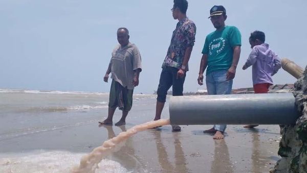 Berita Terbaru: Limbah Cemari Laut, Ratusan Nelayan di Tuban Geruduk Pabrik Pengolahan Ikan