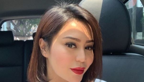 Sepuluh Tahun Menikah Tanpa Momongan, Vicky Zainal Pilih Bercerai