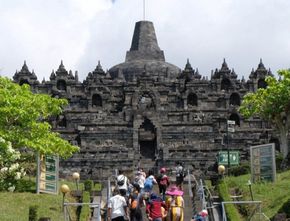 Fadli Zon Tegaskan Tidak Ada Pemasangan Eskalator di Candi Borobudur, Hanya Chairlift