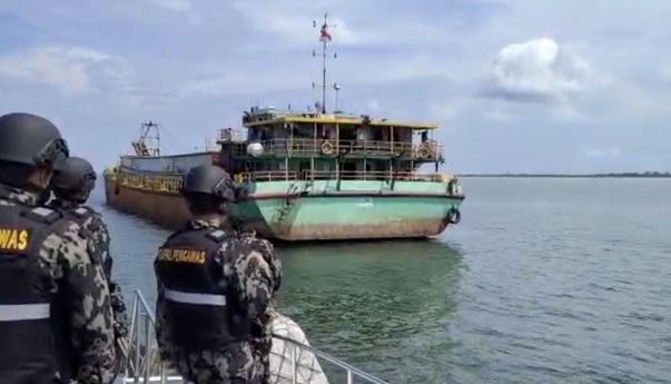 Jokowi Beri Izin Kapal Asing utnuk Keruk dan Ekspor Pasir Laut RI