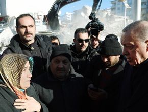 Korban Tewas Gempa Turki-Suriah Tembus 15 Ribu Jiwa, Erdogan Pastikan Pemerintah Hadir Bersama Rakyat
