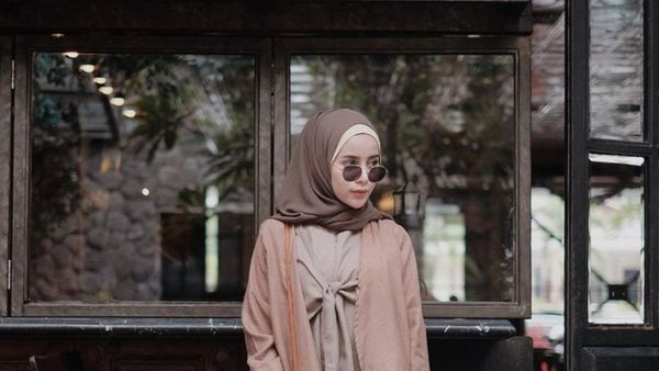 Hijab yang Cocok dengan Paduan Warna Coklat Muda