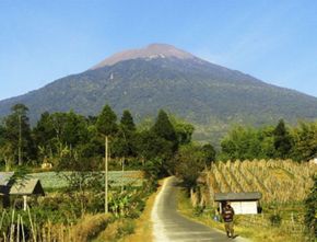 Berita Seputar Jateng: Gunung Slamet Berstatus Waspada, Pendaki Dilarang Muncak