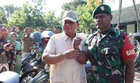 Kunker ke Sumbawa, Menhan Prabowo Serahkan 40 Unit Motor Operasional ke Babinsa