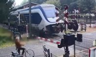 Perempuan di Belanda Terekam Nyaris Disambar Kereta Saat Terobos Perlintasan