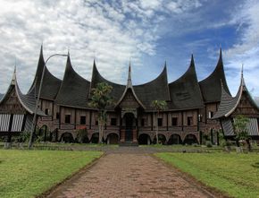 Perluas Wawasan Anda dengan Identitas Budaya Sumatera Barat yang Menakjubkan Ini