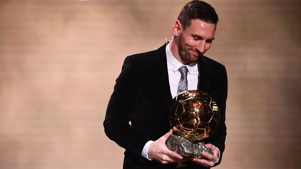 Patrick Evra: Lionel Messi Tak Layak Dapatkan Ballon d’Or 2021