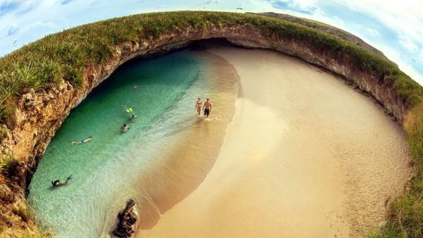 6 Pantai Terindah di Dunia Layaknya Surga