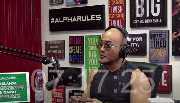 Dan Deddy Corbuzier Mengaku Salah: Saya Gak Pinter, Cuma Youtuber yang Banyak Salah, Semoga KBBI Juga Diubah