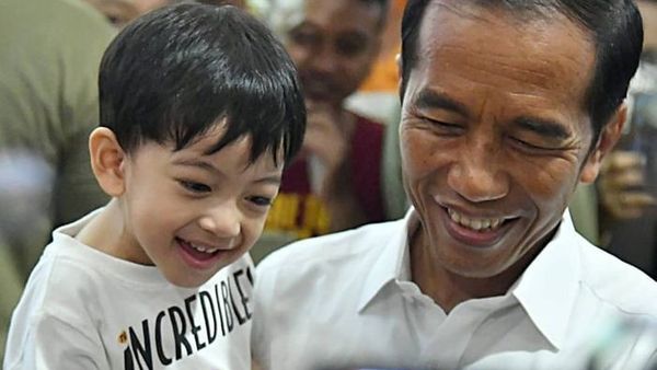 Cucu Baru Presiden Jokowi Lahir Jemuah Wage: Begini Wataknya dalam Primbon Jawa
