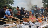 Bea Cukai Bandar Lampung Bakar 40 Juta Batang Rokok Ilegal