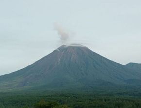 Gunung Semeru Alami 14 Kali Gempa Letusan, Warga Diminta Tak Beraktivitas dalam Radius 5 Km
