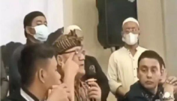 Azam Khan: Pria yang Sebut “Hanya Monyet” Bagi Warga yang Mau Tinggal di Kalimantan, Pengacara Ormas FPI