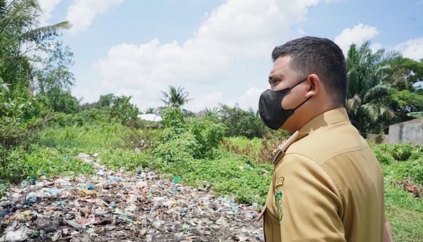 Bobby Nasution Ultimatum Camat Medan: 2 Hari Kelar Tangani Jalan Rusak karena Sampah