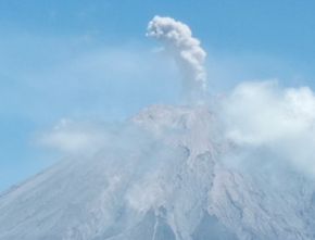 Gunung Semeru Erupsi Lagi, Semburkan Abu Setinggi 700 meter