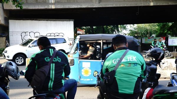 Dinas Perhubungan Jakarta Niat “Kawinkan” Grab dan Gojek, Apa Benar?