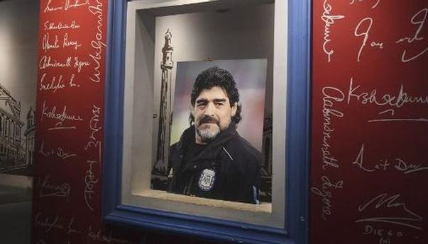 Berita Hari ini: Polisi dan Suporter Argentina Bentrok di Pemakaman Diego Maradona